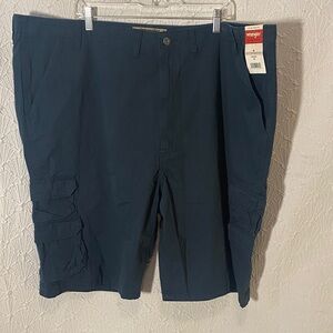 Wrangler Men's Dark Blue Cargo Shorts Size 50 Utility Ready Boating. Camping